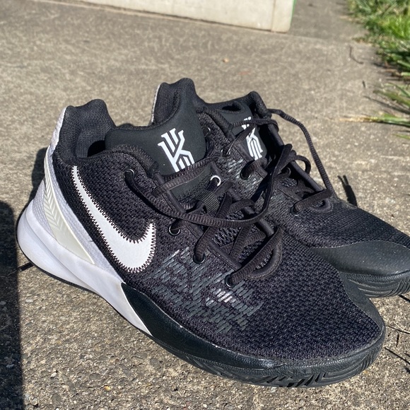 Nike Kyrie Basketball Sneakers - Picture 3 of 10